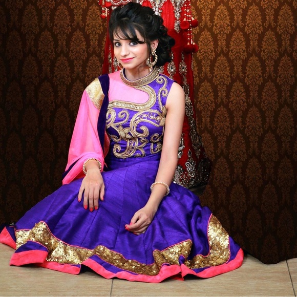 Frock Suite in Pure Silk - Picture 2 of 2